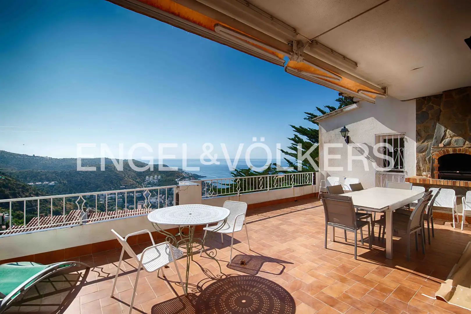 Detached house with pool for sale in Carrer de la Pujada del Puig Rom