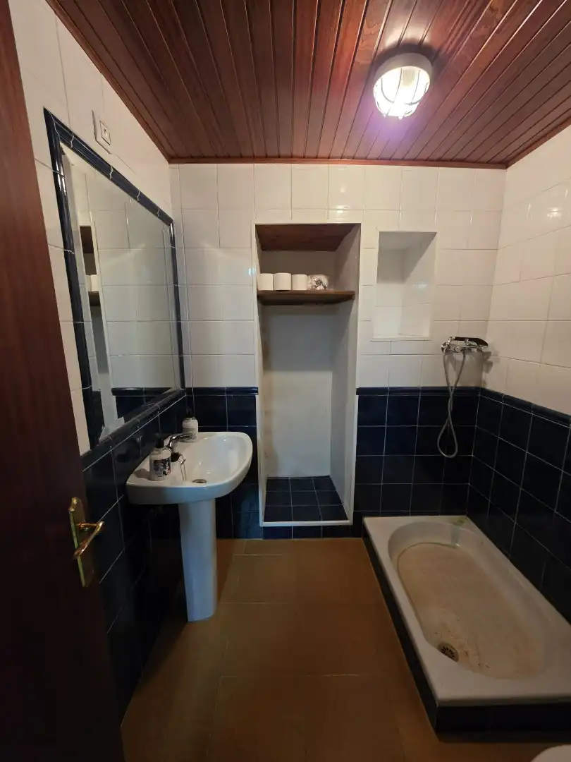 Baño de Casa adosada en venta en Narón con Calefacción, Jardín privado y Amueblado