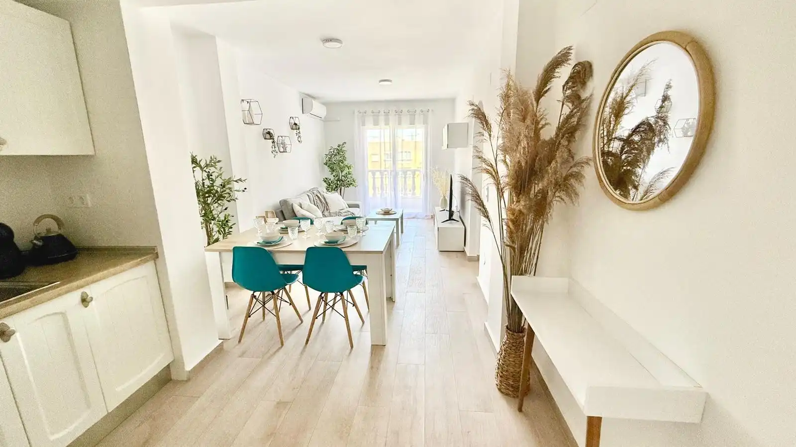 Sala de estar de Apartamento de alquiler en Torrevieja con Aire acondicionado, Calefacción y Terraza
