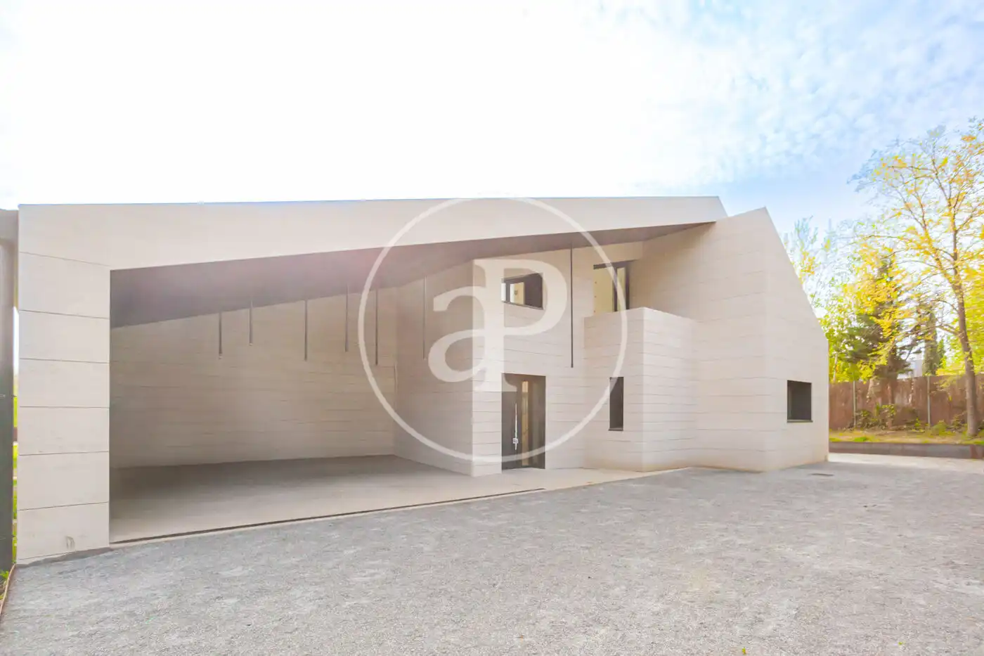 Vista exterior de Casa o chalet en venta en Pozuelo de Alarcón con Aire acondicionado, Calefacción y Jardín privado