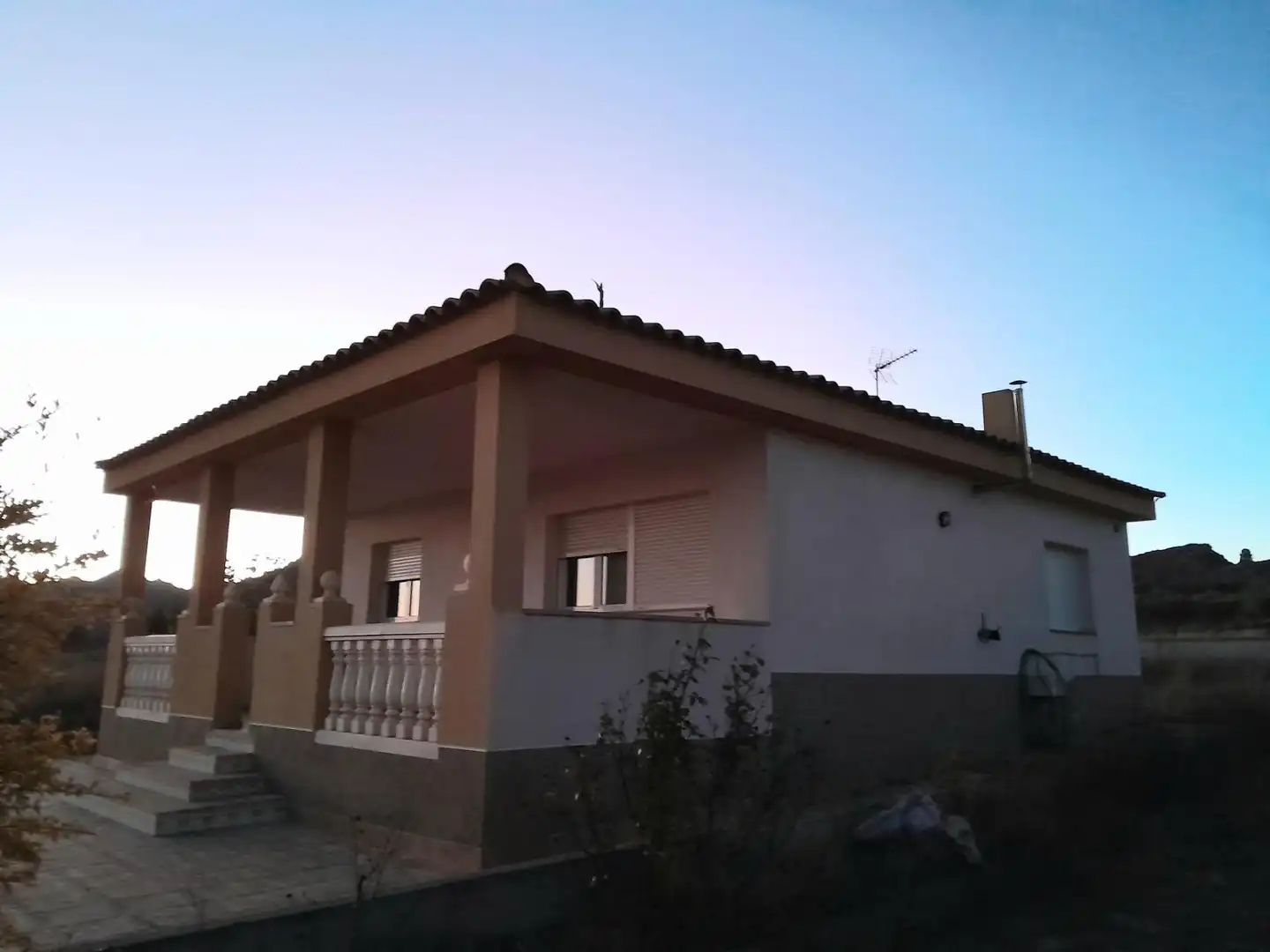 Vista exterior de Casa o xalet en venda en Yecla amb Calefacció, Jardí privat i Moblat
