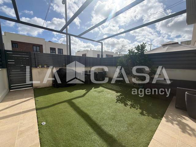 Casa adosada en Venta en Entrenúcleos