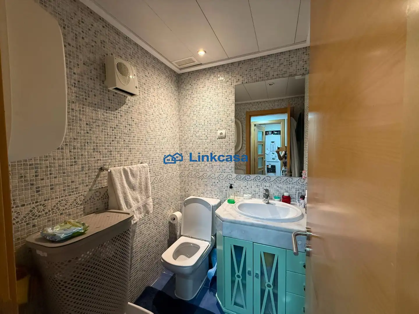 Baño de Piso en venta en Madrid con Calefacción, Trastero y Piscina comunitaria