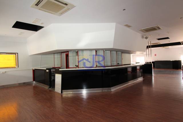 Local comercial en Alquiler en Cobeña