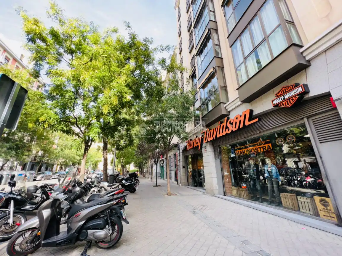 Vista exterior de Pis de lloguer en Madrid amb Calefacció