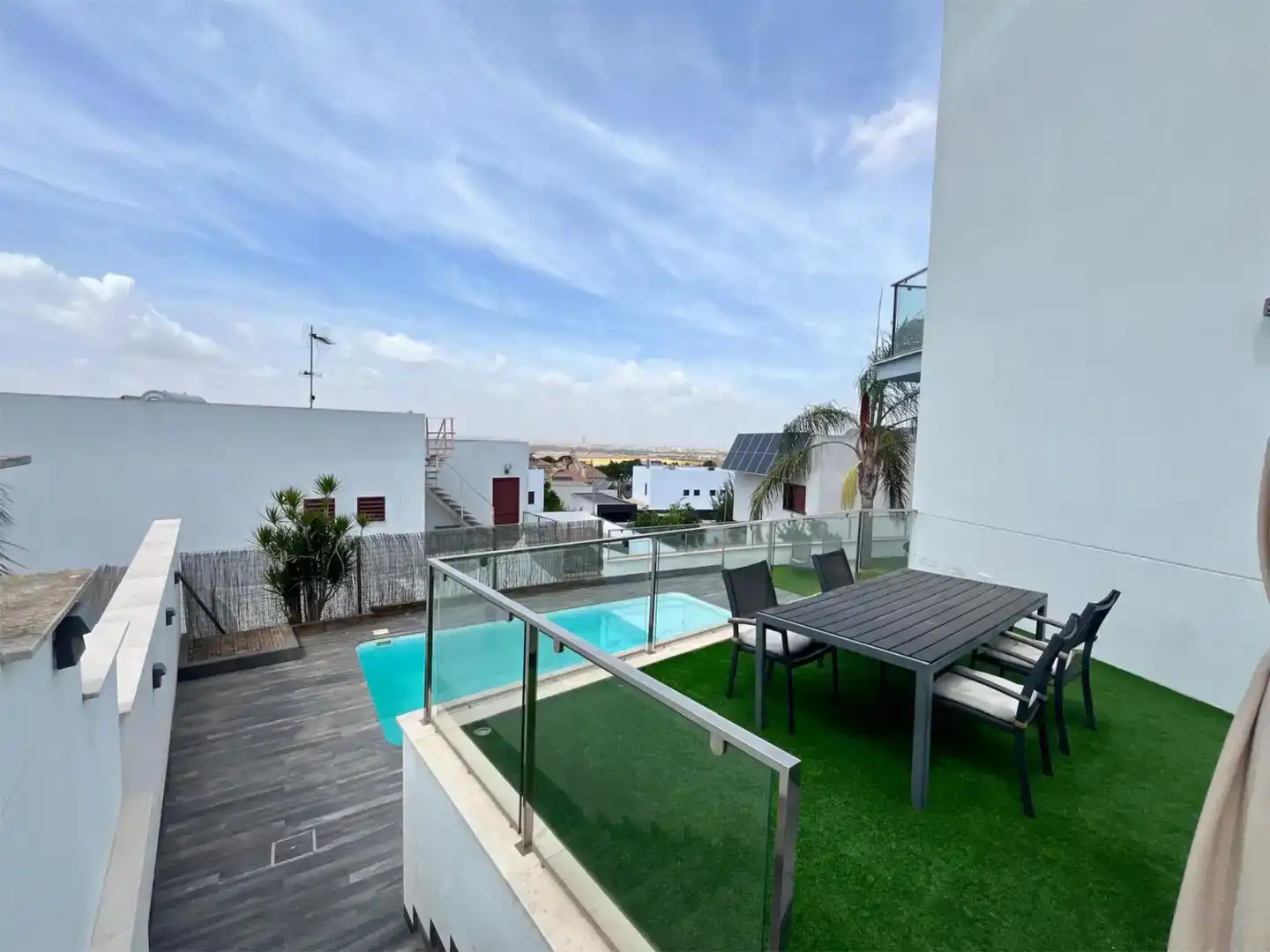 Terrassa de Casa o xalet en venda en Montequinto amb Aire condicionat, Piscina i Balcó