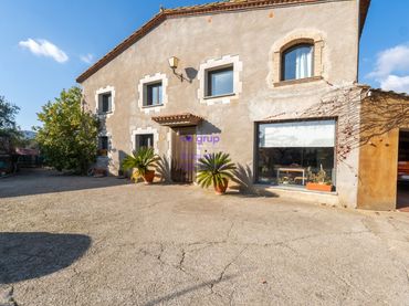 Casa rústica amb piscina en venda a Sant Gregori