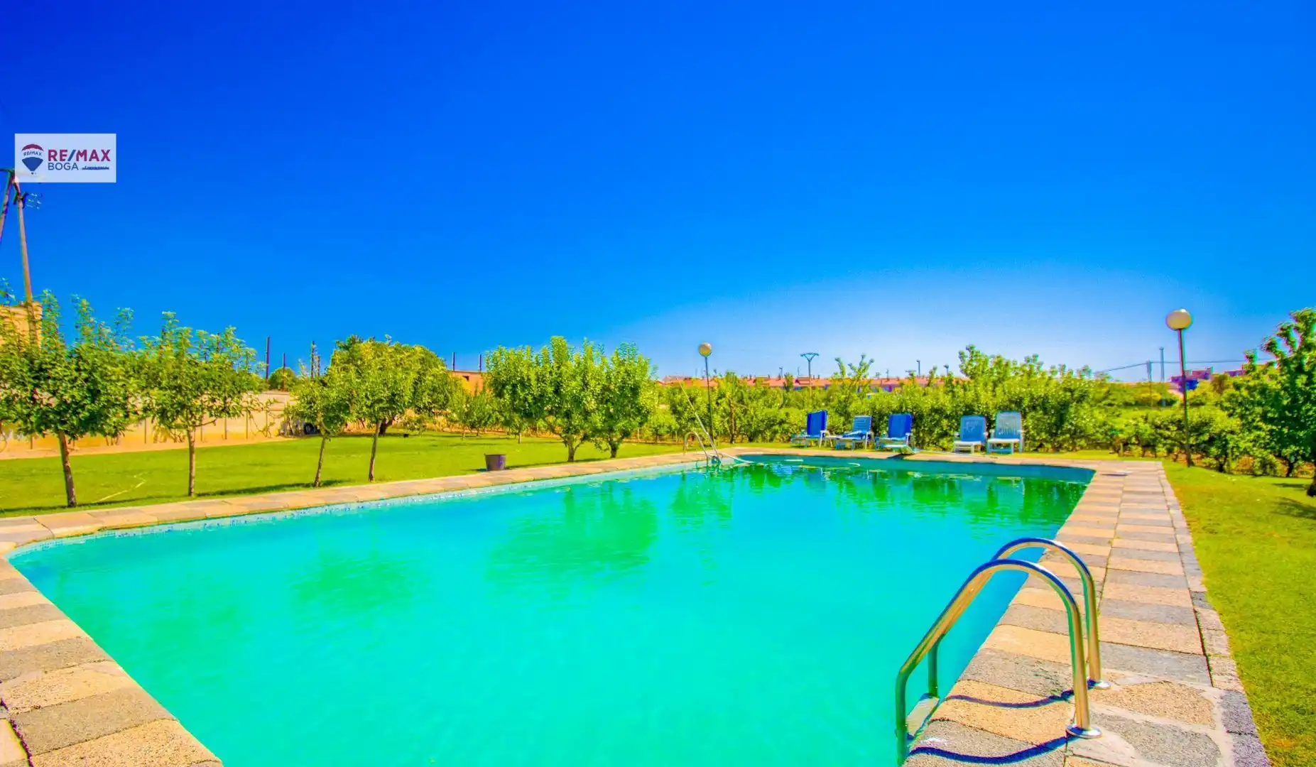 Piscina de Casa o xalet en venda en Oyón-Oion amb Aire condicionat, Jardí privat i Parquet