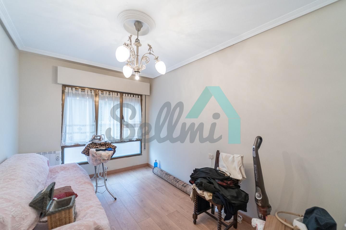 Dormitori de Pis en venda en Gijón  amb Calefacció