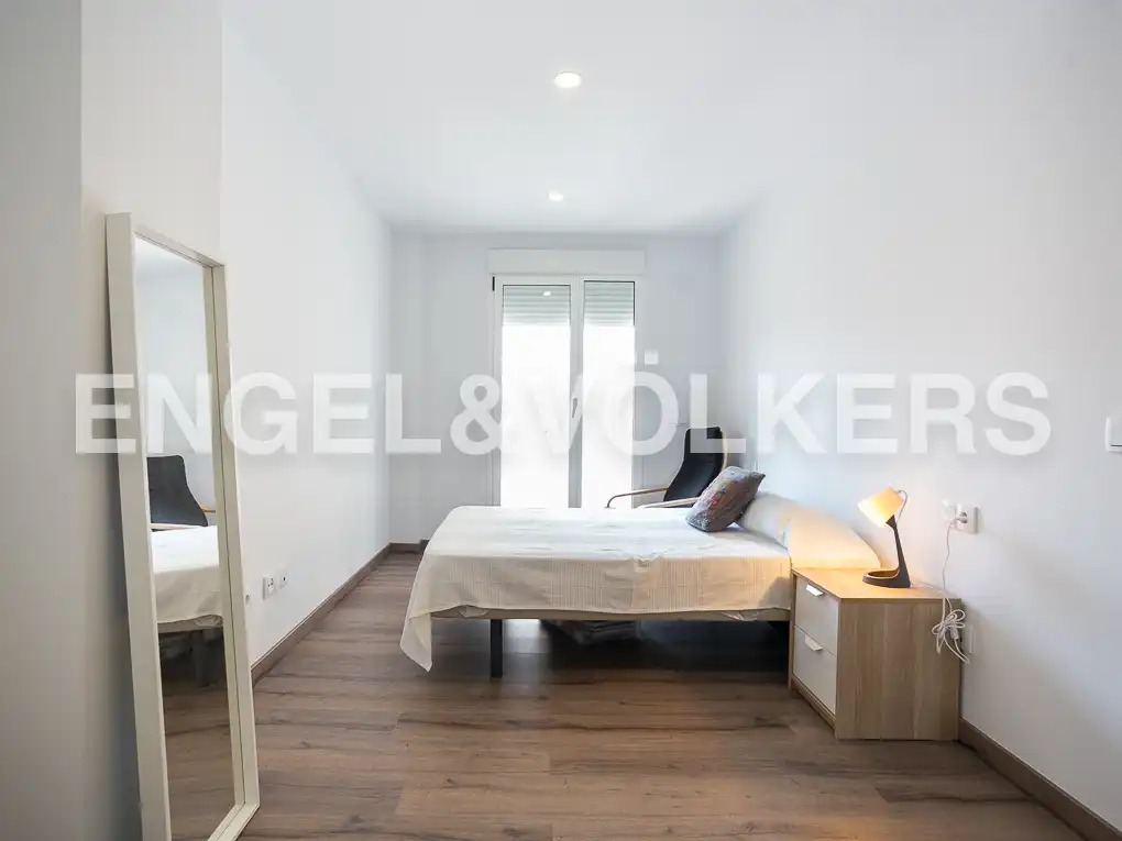 Schlafzimmer von Wohnung zur Miete in Valencia mit Klimaanlage, Heizung und Terrasse