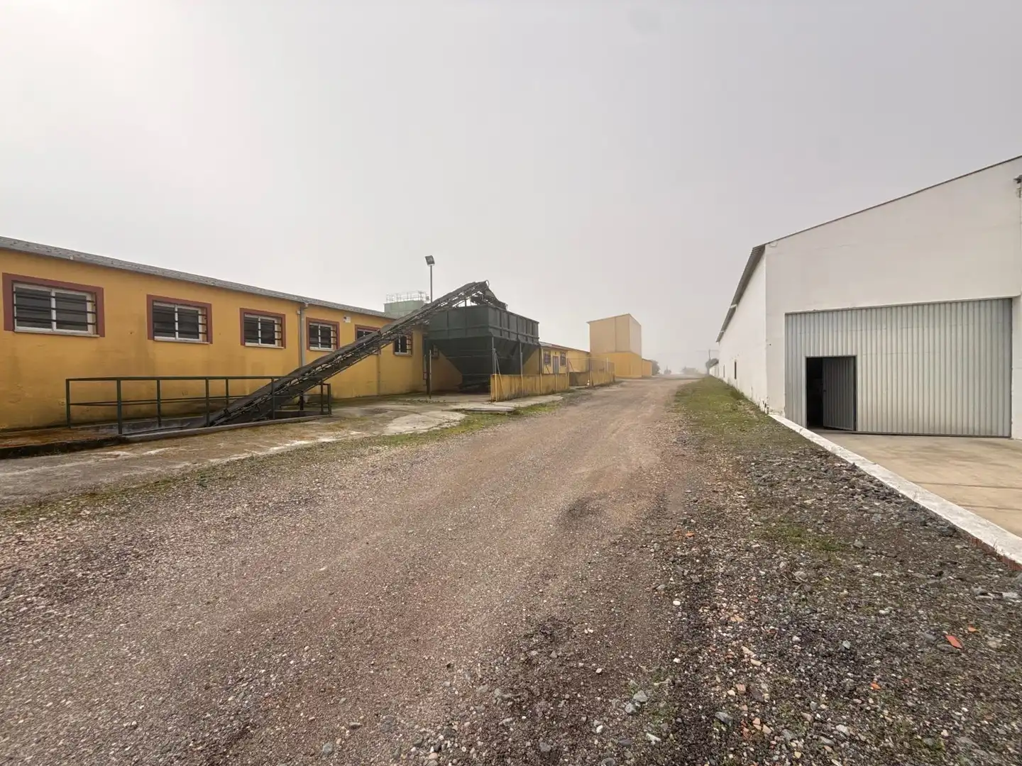 Vista exterior de Nave industrial en venta en Olías del Rey