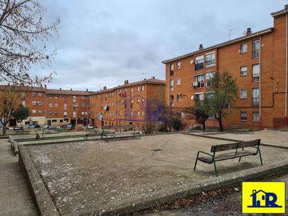 Vista exterior de Pis en venda en Cuenca Capital amb Calefacció i Alarma