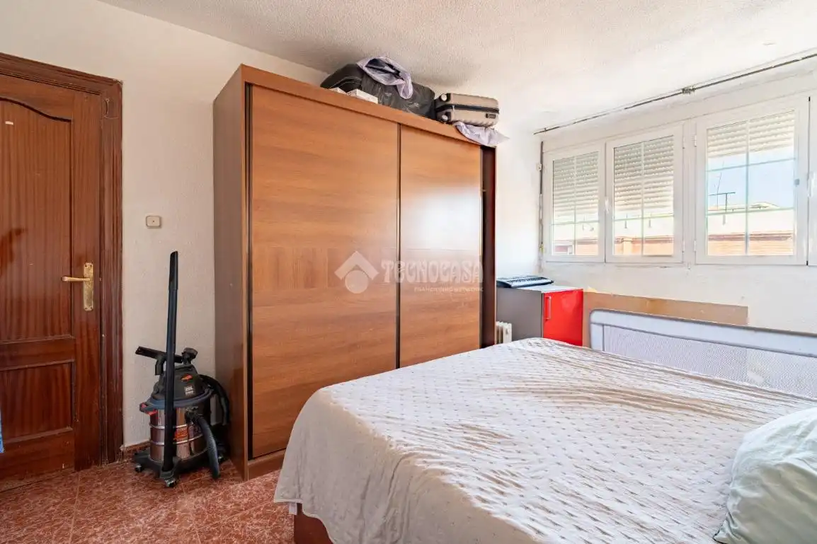 Bedroom of Flat for sale in Granada  with Air Conditioner, Heating and Terrace