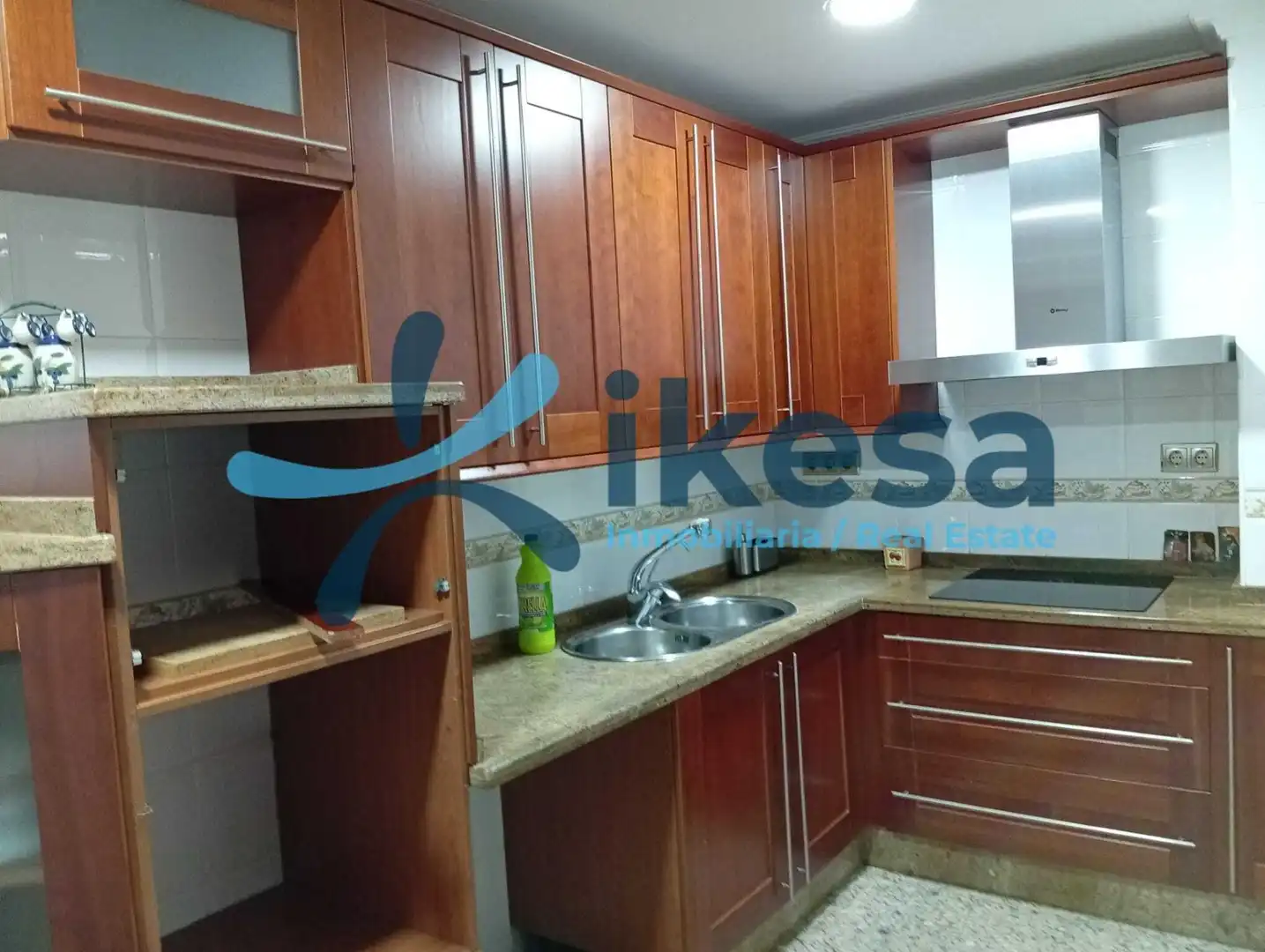 Cuina de Casa o xalet en venda en Almería amb Terrassa