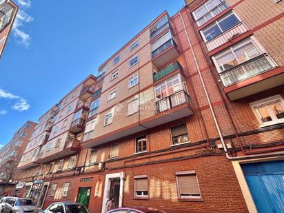 Exterior view of Flat for sale in Valladolid Capital  with Balcony