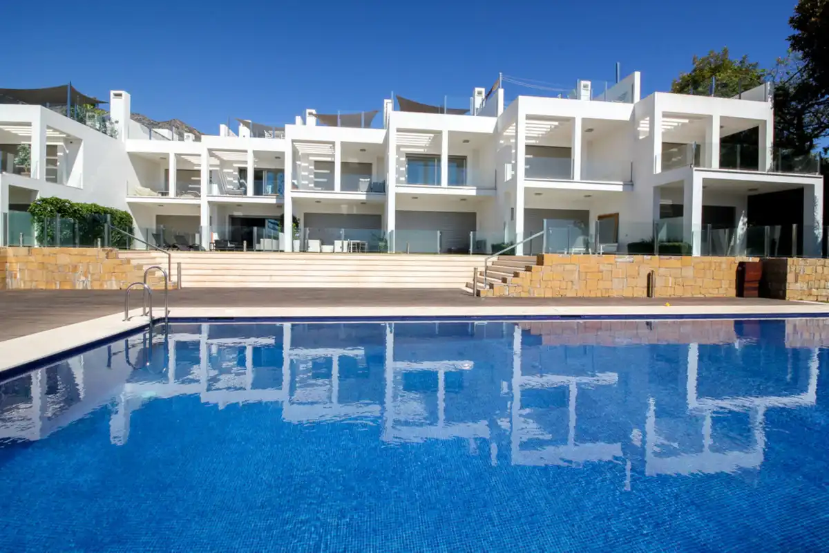Piscina de Casa adosada de lloguer en Marbella amb Aire condicionat, Terrassa i Piscina