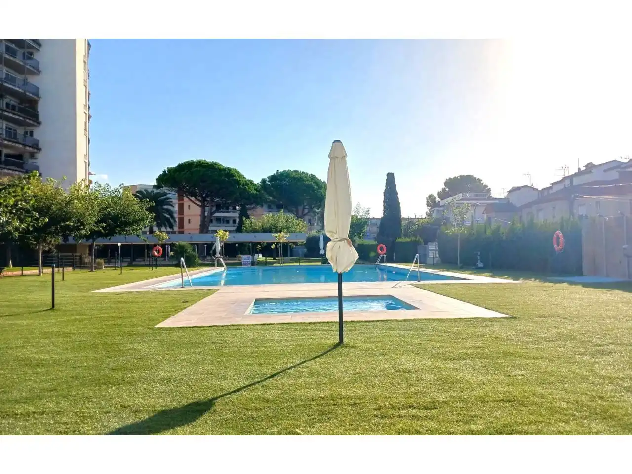 Piscina de Apartament de lloguer en Cambrils amb Aire condicionat, Parquet i Terrassa