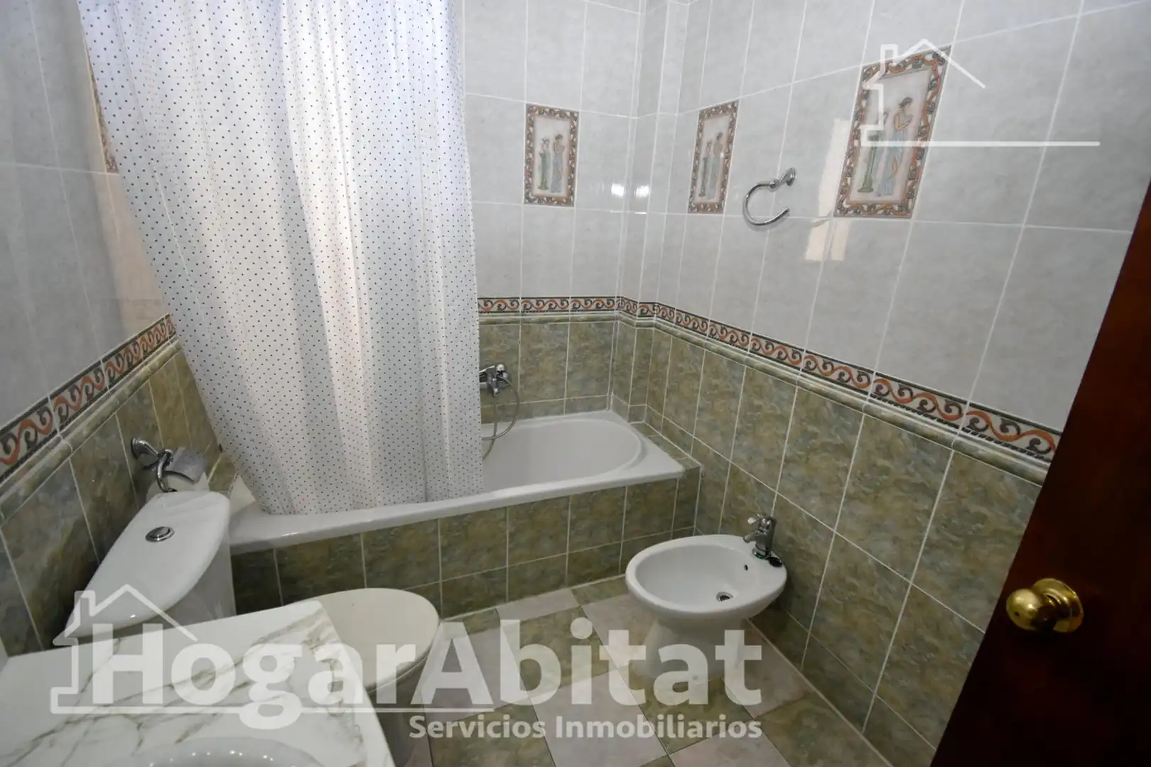 Baño de Piso en venta en Castellón de la Plana / Castelló de la Plana con Aire acondicionado, Calefacción y Amueblado
