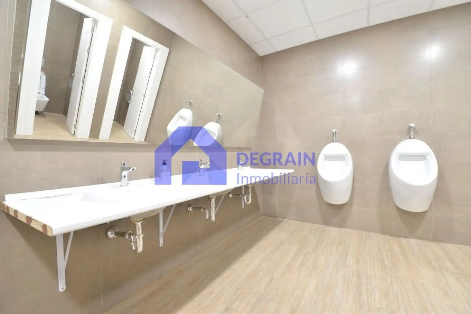 Baño de Oficina de alquiler en Oviedo 