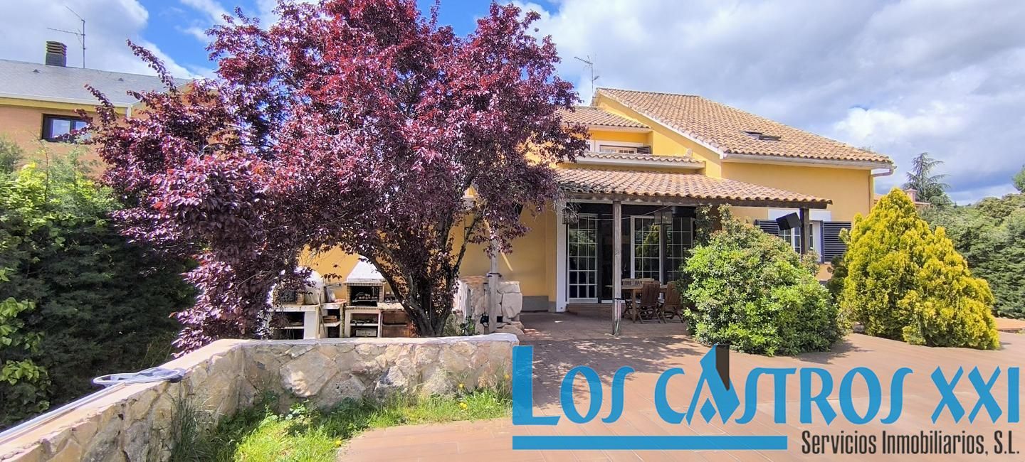 Exterior view of House or chalet for sale in Guadarrama  with Heating, Private garden and Parquet flooring