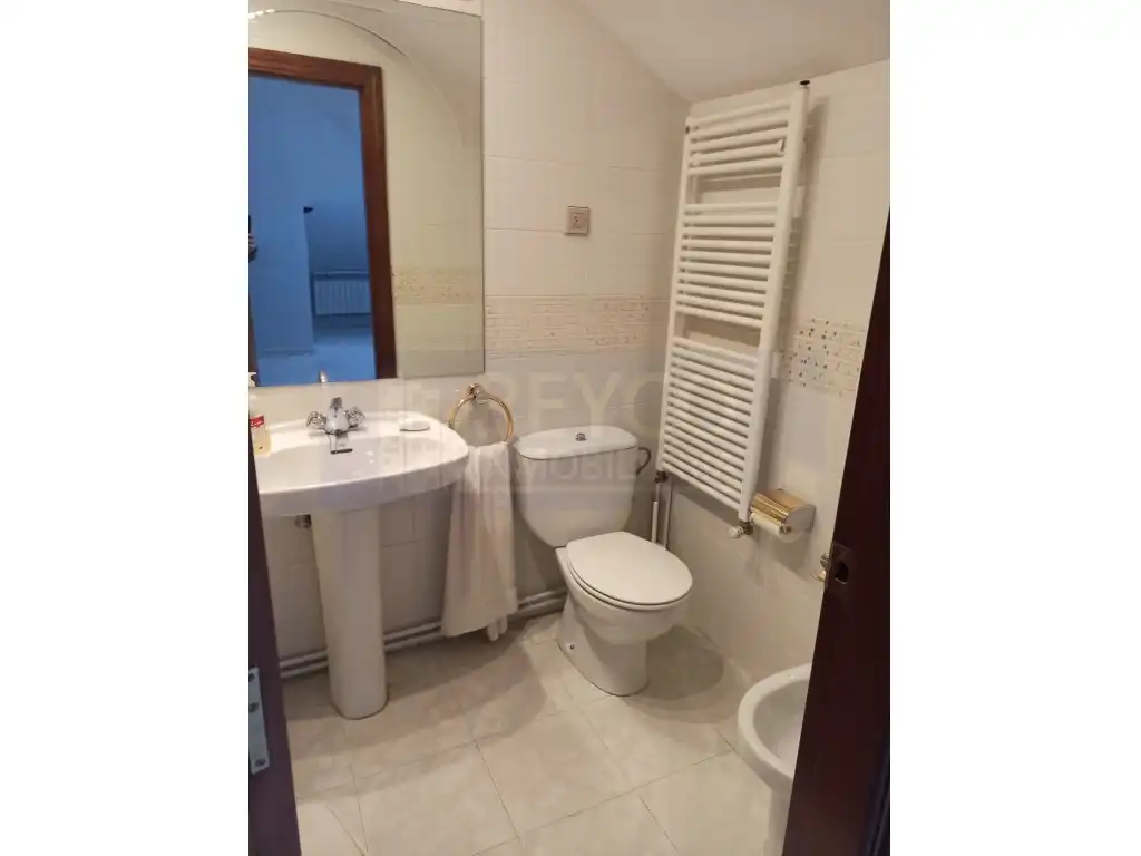 Bathroom of Flat for sale in Badarán