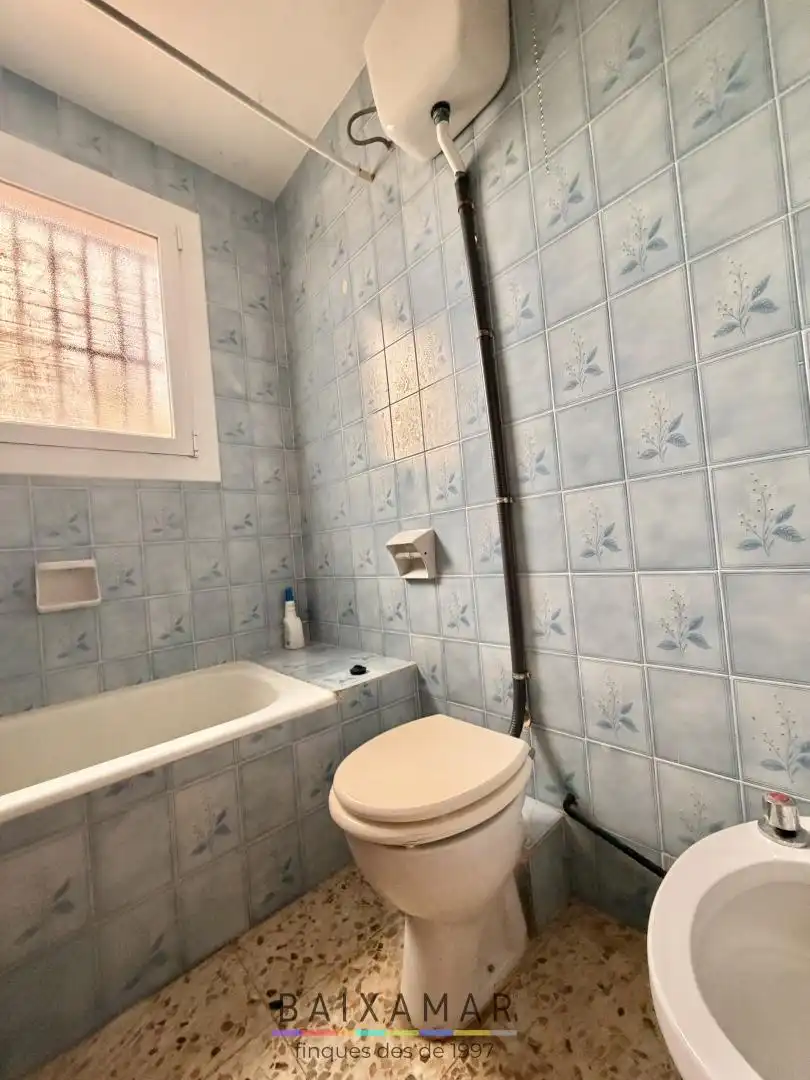 Bany de Casa o xalet en venda en Cubelles amb Calefacció, Jardí privat i Forn