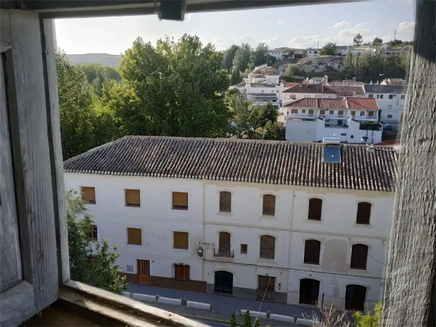 Vista exterior de Casa adosada en venda en Galera amb Moblat i Balcó