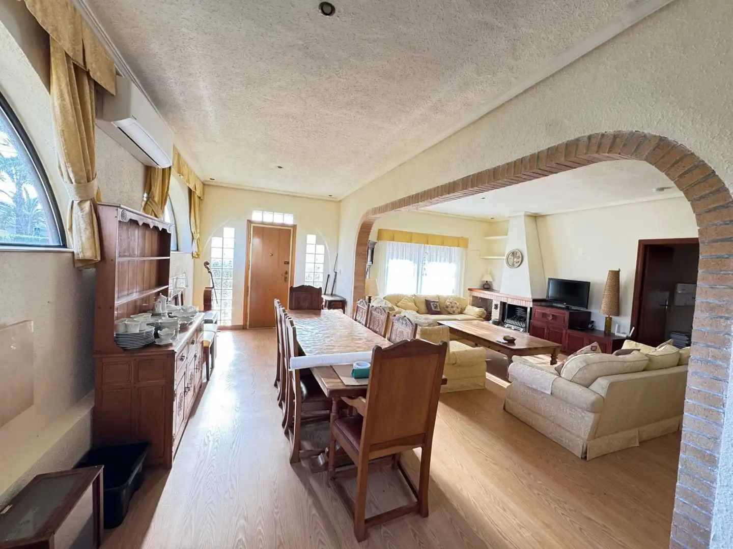 Sala d'estar de Casa o xalet en venda en Orihuela amb Aire condicionat i Jardí privat