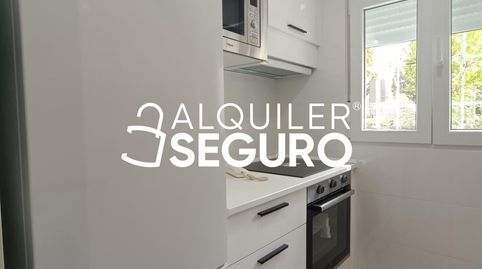 Foto 2 de Piso de alquiler en De Perales, San Fermín, Madrid Capital