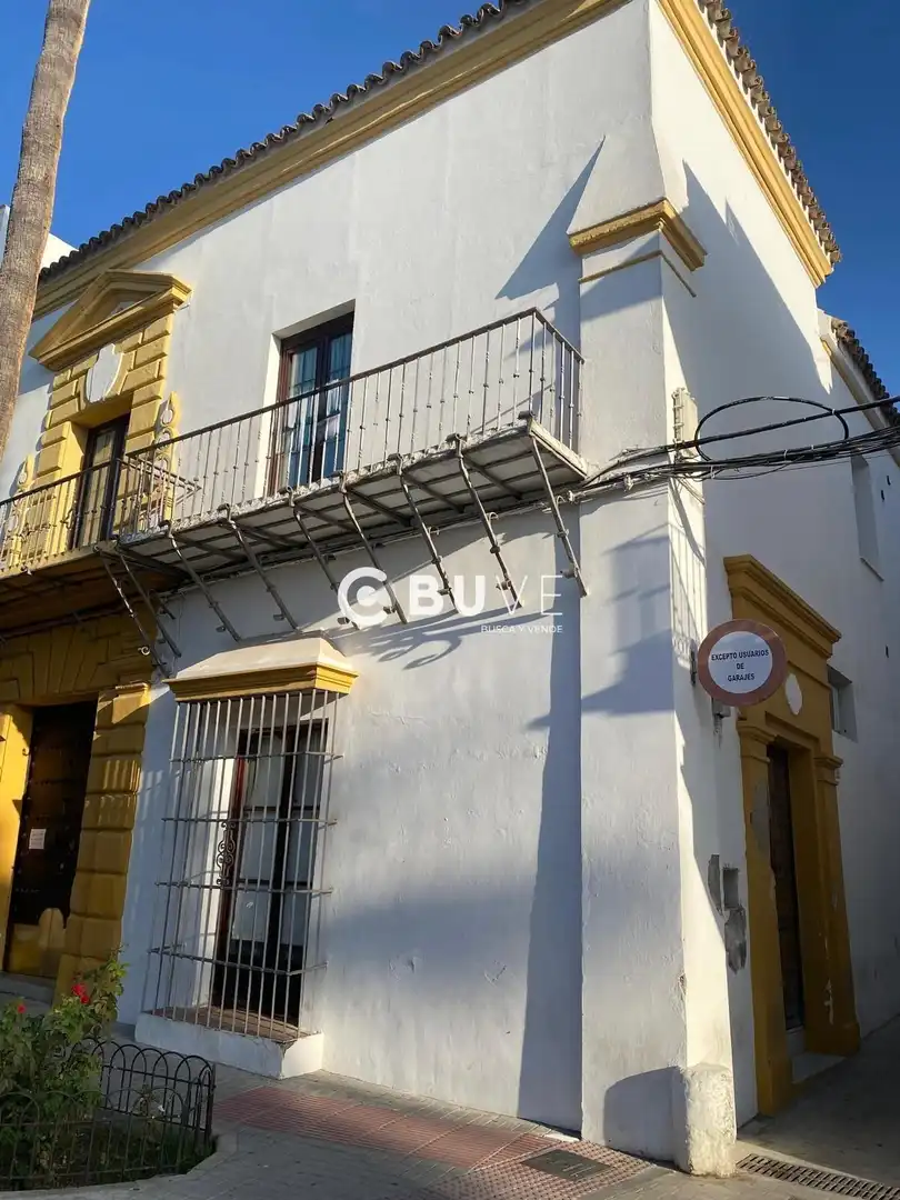 Vista exterior de Casa o xalet en venda en Lebrija amb Calefacció, Jardí privat i Terrassa