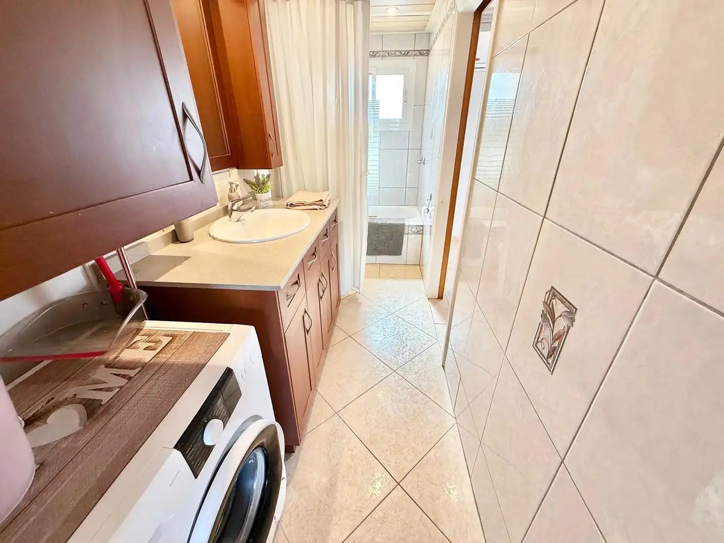 Baño de Apartamento de alquiler en La Manga del Mar Menor con Aire acondicionado, Calefacción y Piscina
