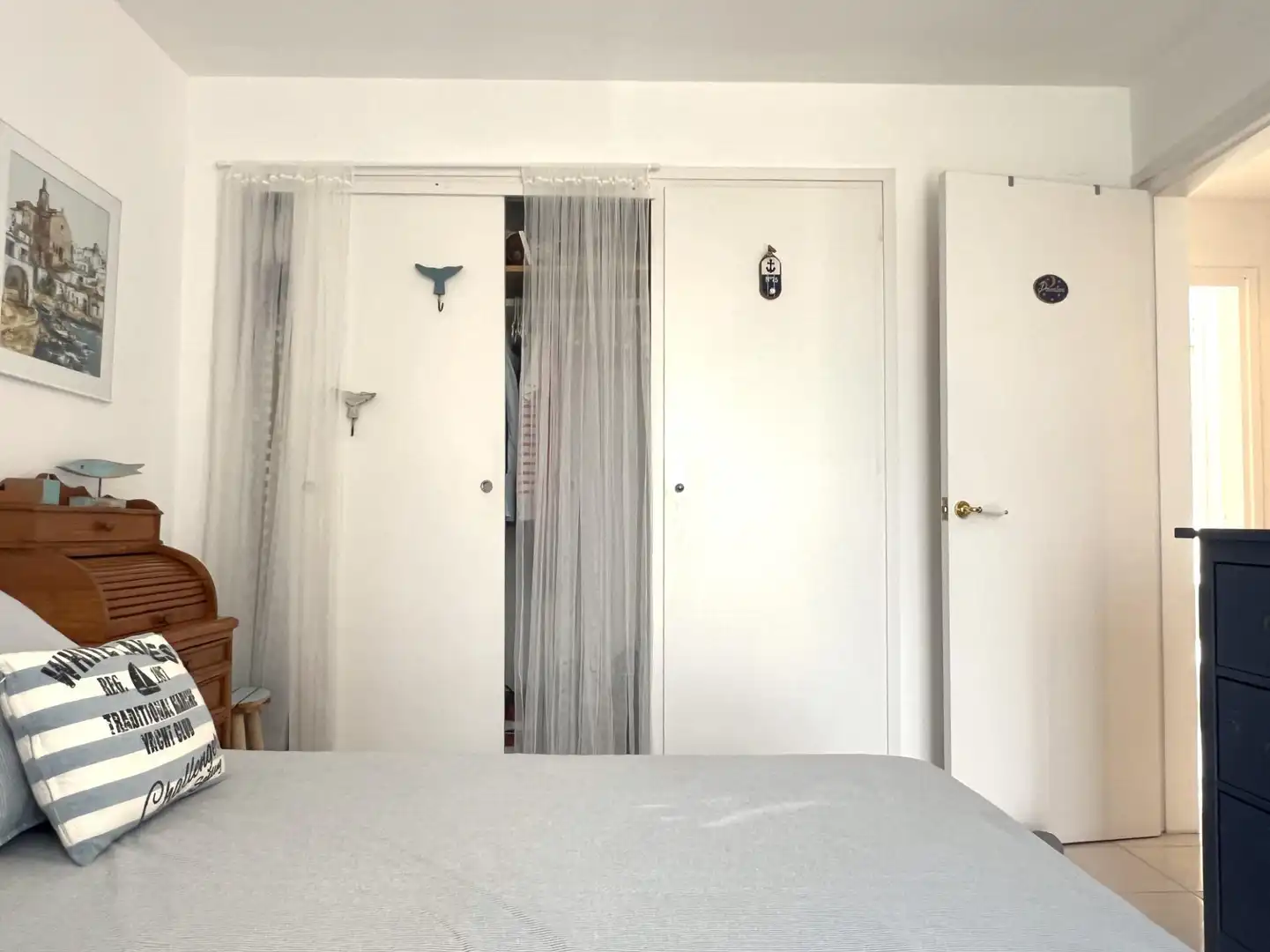 Schlafzimmer von Einfamilien-Reihenhaus zum Verkauf in Sant Pere Pescador mit Klimaanlage, Heizung und Terrasse