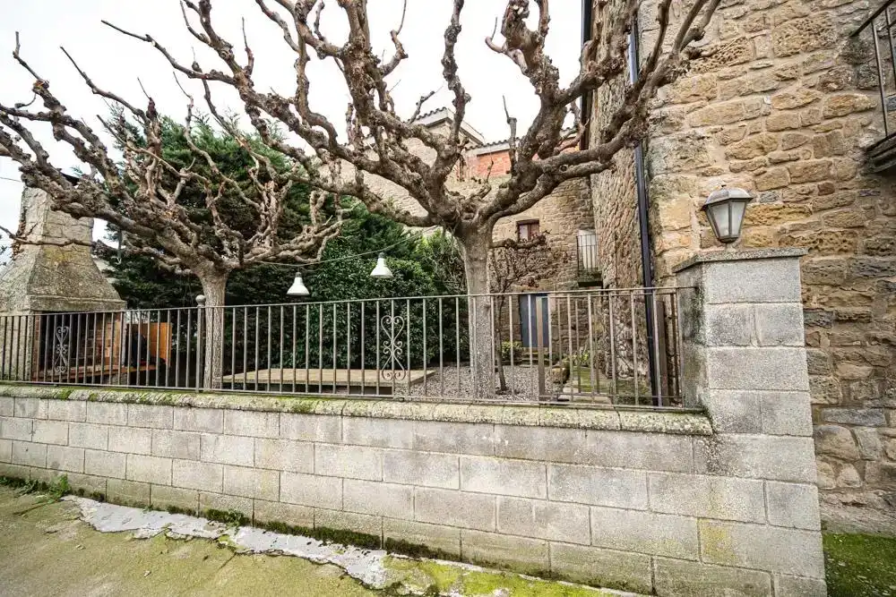 Vista exterior de Casa adosada en venda en Guissona amb Balcó