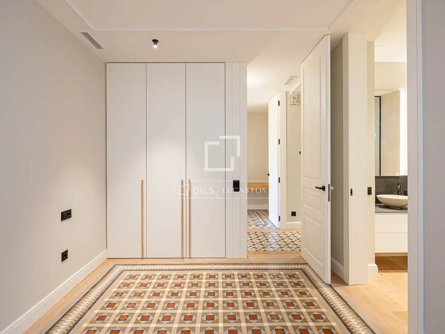 Wohnung zum Verkauf in Barcelona mit Klimaanlage, Heizung und Balkon
