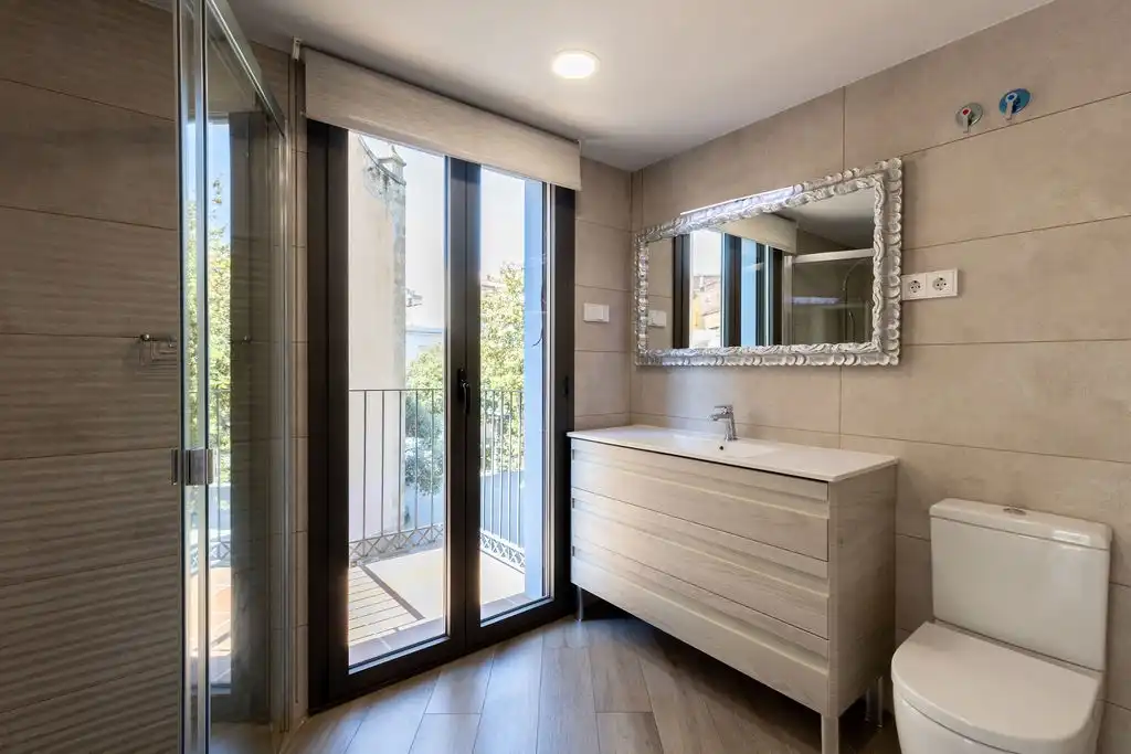 Badezimmer von Wohnung zum Verkauf in Arenys de Mar mit Klimaanlage, Terrasse und Abstellraum