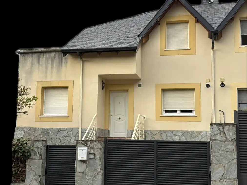 Vista exterior de Casa o xalet en venda en Miraflores de la Sierra amb Terrassa