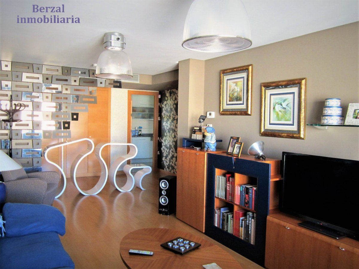 Living room of Flat for sale in  Logroño  with Air Conditioner, Heating and Private garden