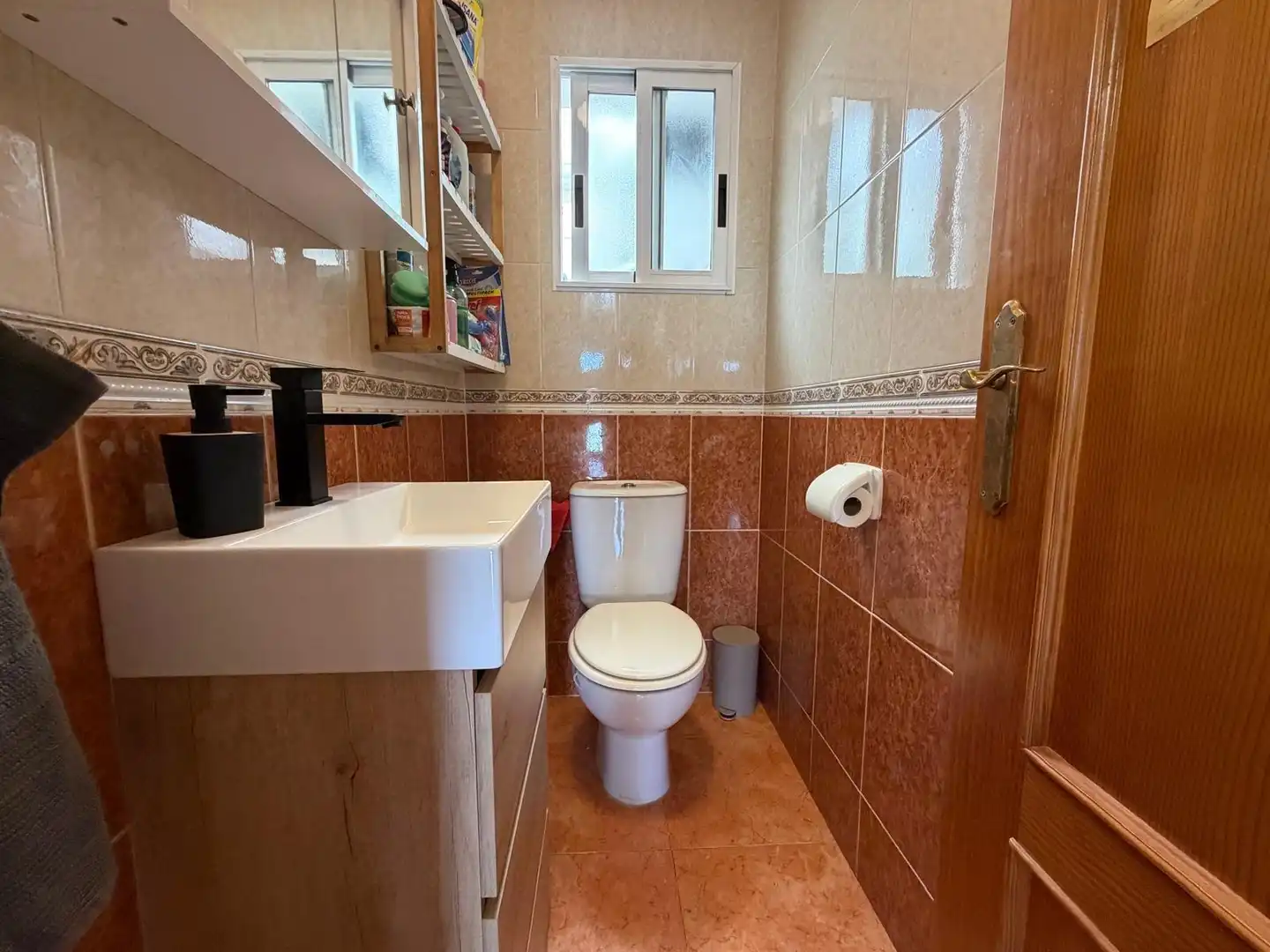 Baño de Casa adosada en venta en Torrevieja con Jardín privado, Terraza y Amueblado