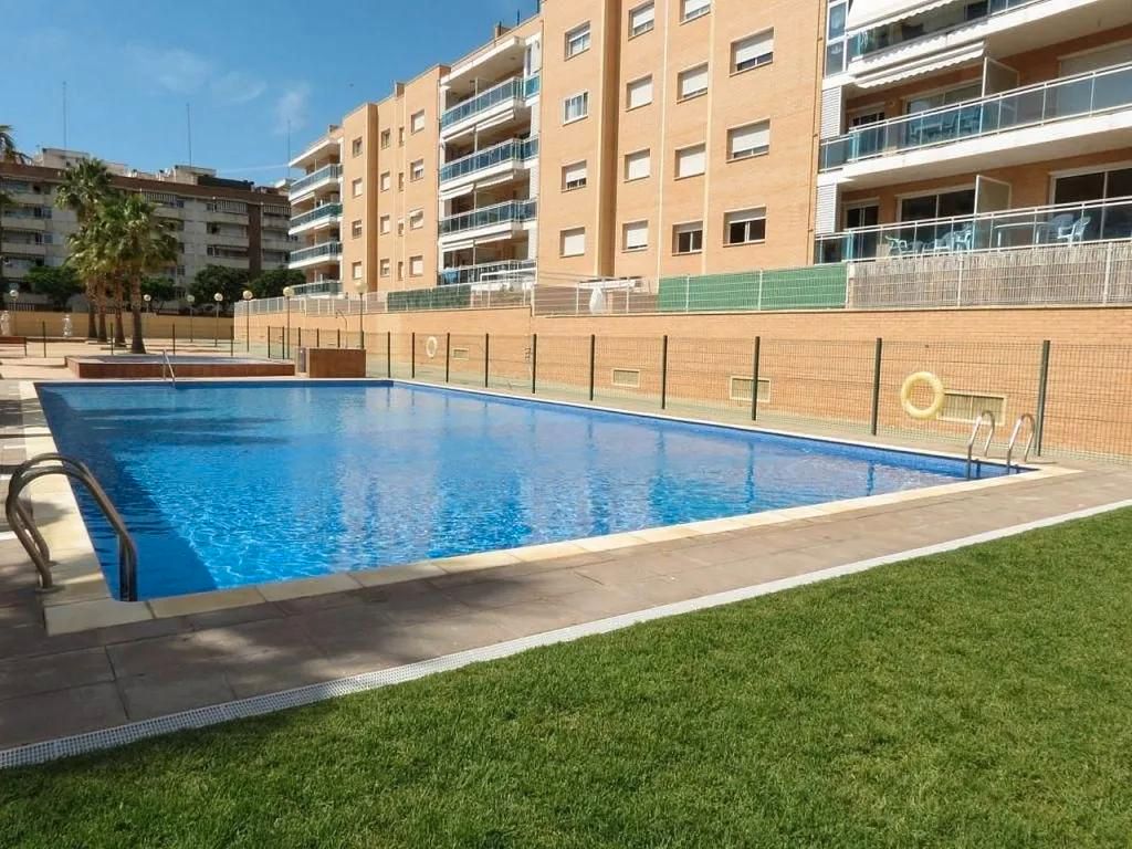 Schwimmbecken von Wohnung zum Verkauf in Reus mit Klimaanlage, Privatgarten und Parkett