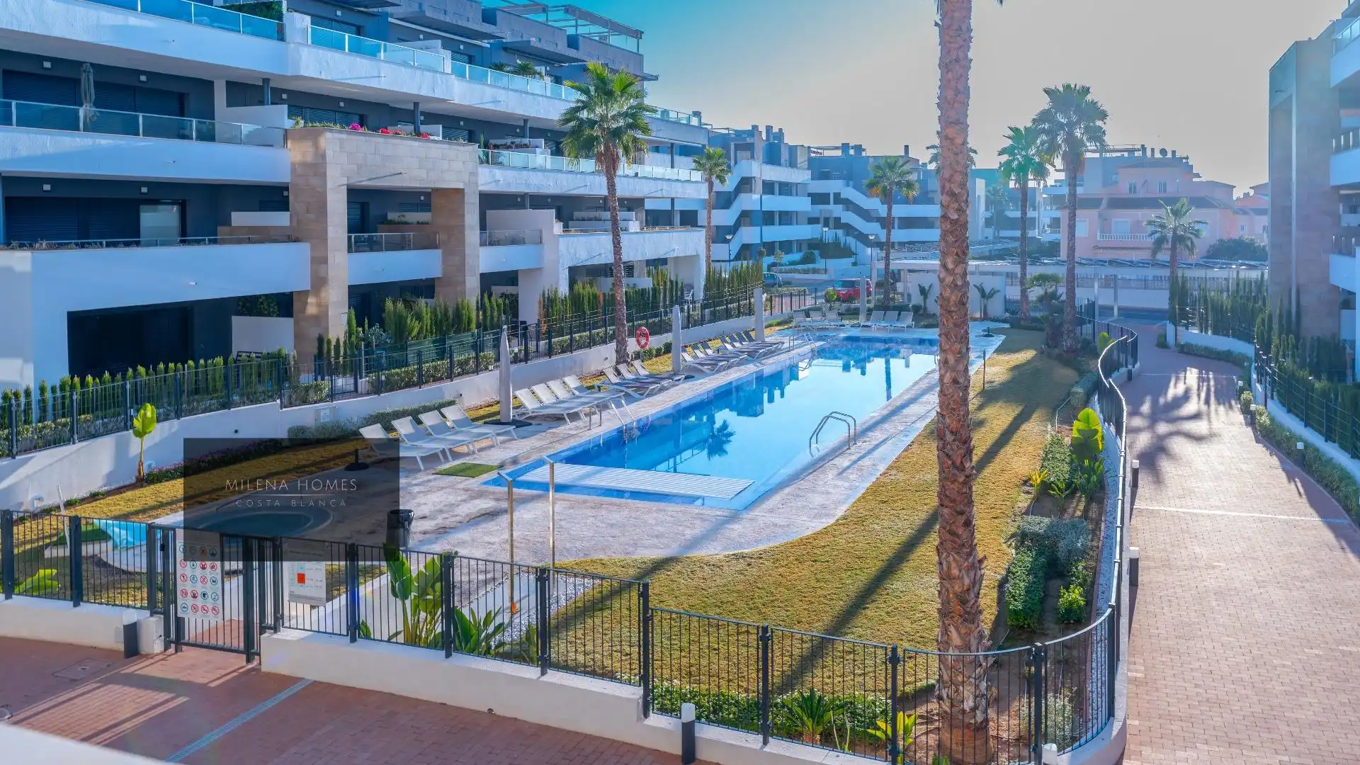 Piscina de Apartament en venda en Orihuela amb Aire condicionat, Calefacció i Jardí privat