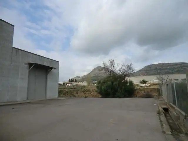 Vista exterior de Nau industrial en venda en Torroella de Montgrí
