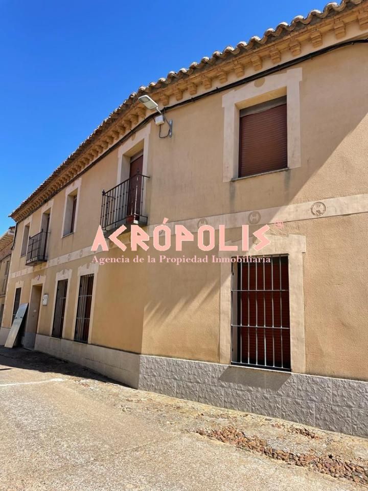 Vista exterior de Casa o xalet en venda en San Miguel del Valle amb Calefacció