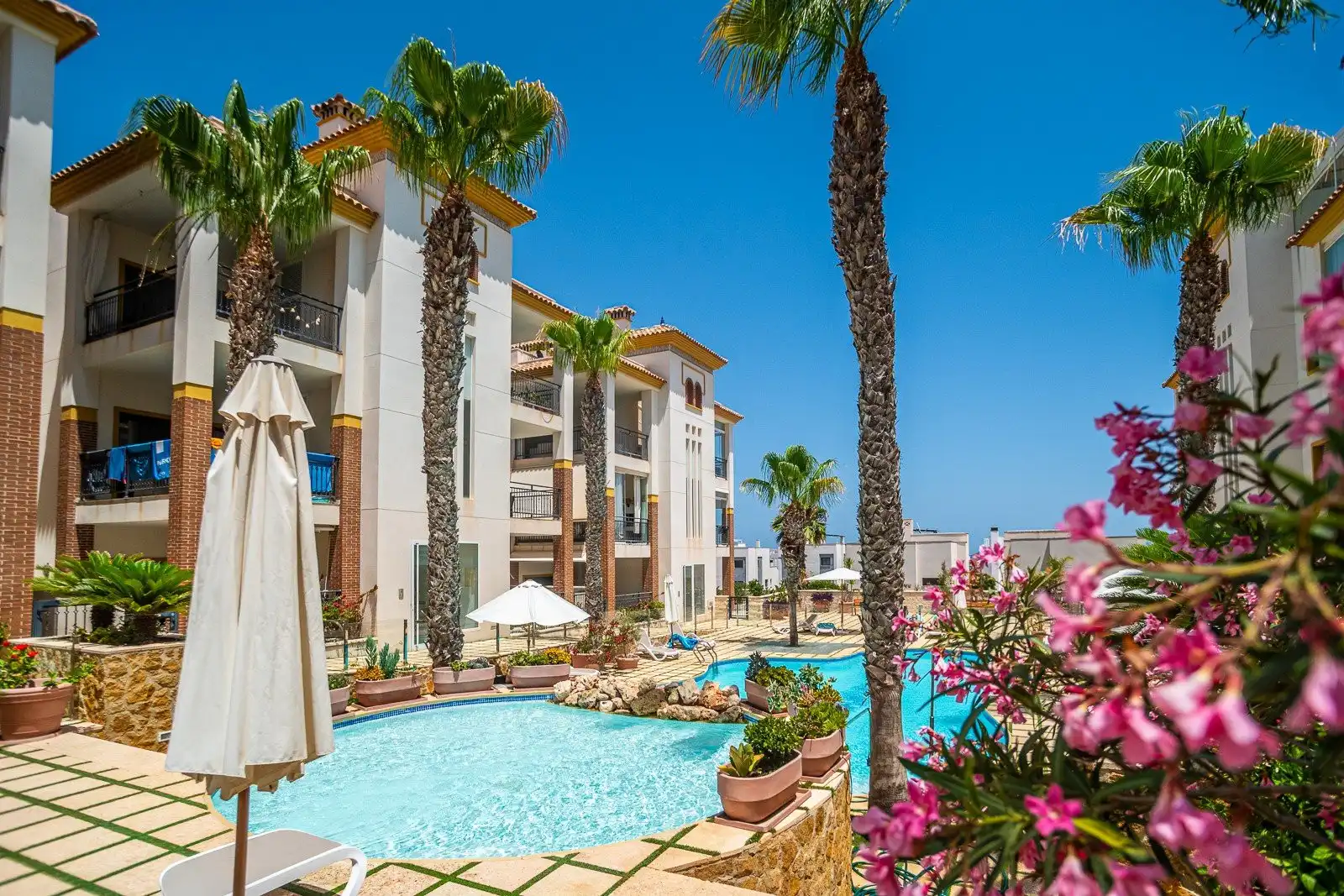Piscina de Apartamento en venta en Guardamar del Segura con Calefacción, Jardín privado y Terraza