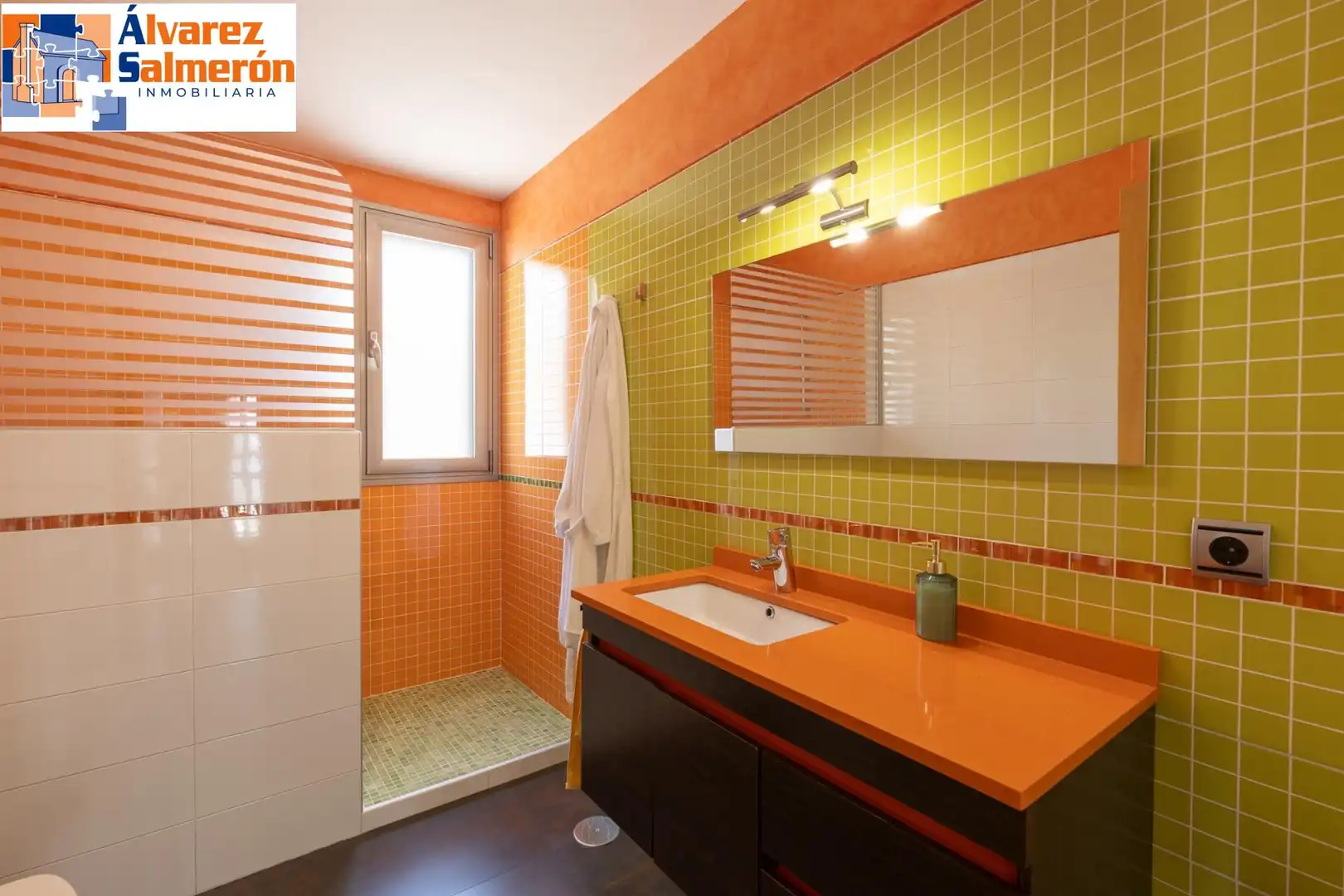 Badezimmer von Haus oder Chalet zum Verkauf in Alfacar mit Heizung und Schwimmbad