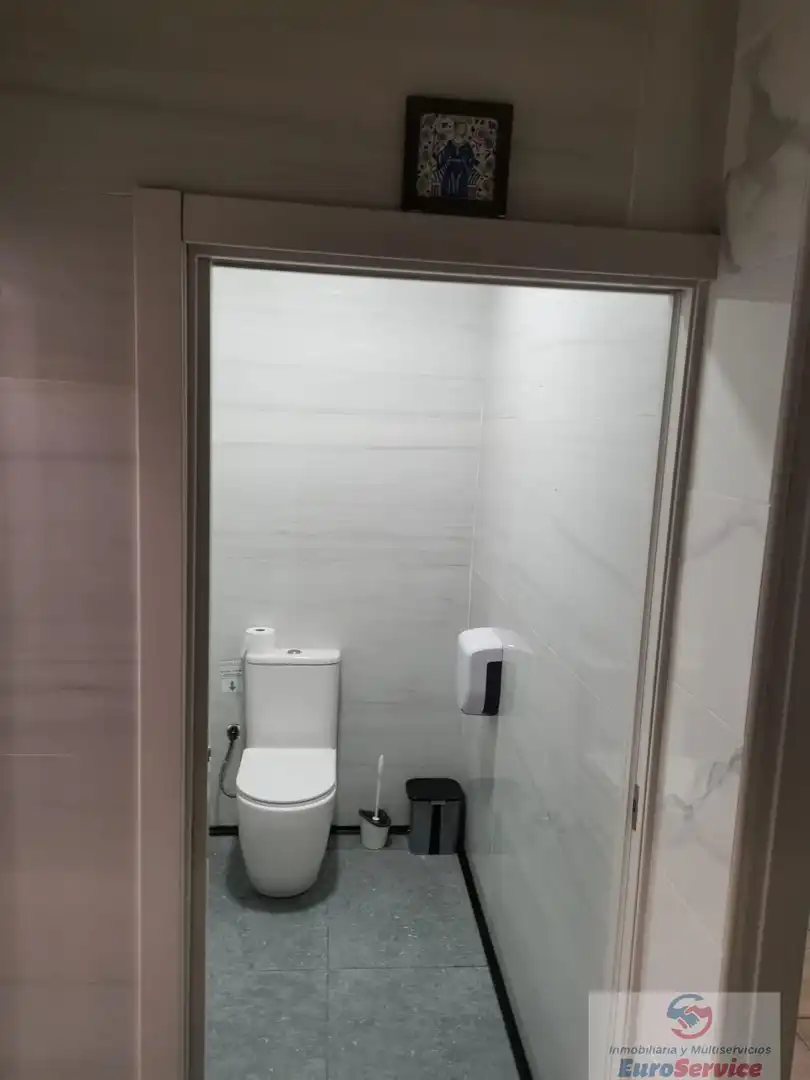 Baño de Local en venta en Valencia con Aire acondicionado y Amueblado