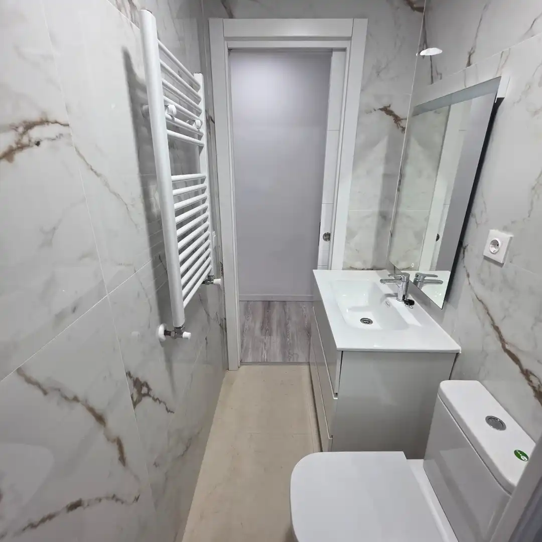 Bathroom of Flat for sale in Madrid  with Heating, Private garden and Furnished