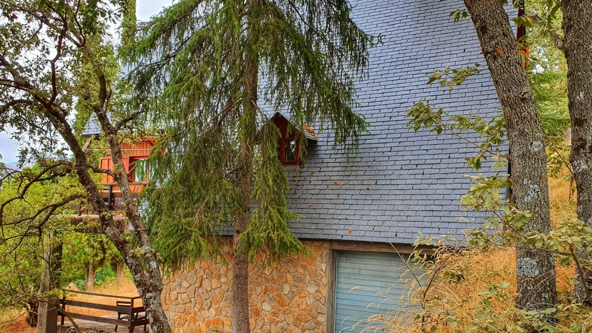 Vista exterior de Casa o xalet en venda en Güéjar Sierra amb Jardí privat, Terrassa i Traster