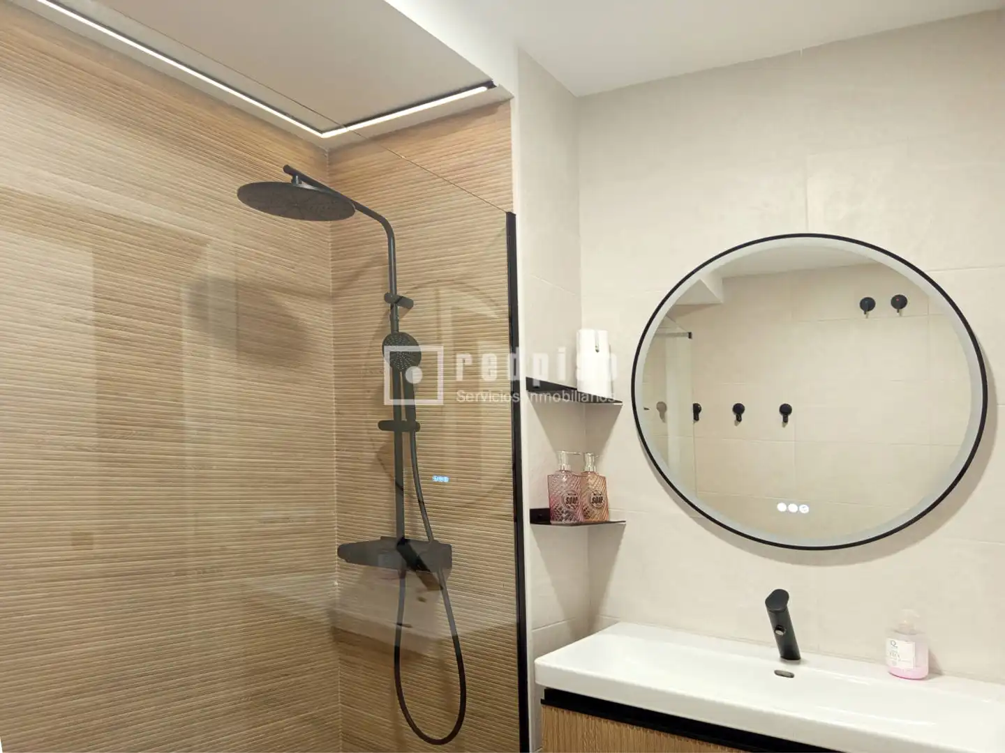 Flat for sale in Alfarería, Triana Casco Antiguo
