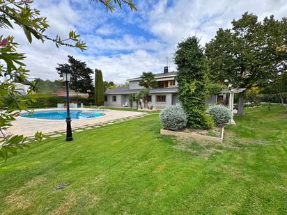 Jardí de Casa o xalet en venda en Paracuellos de Jarama amb Aire condicionat, Calefacció i Jardí privat