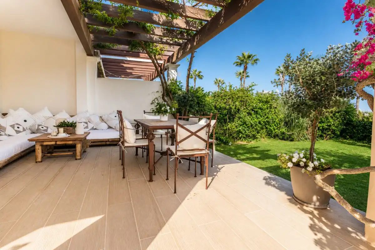 Terraced house with pool for sale in La Alcaidesa, imagen 2